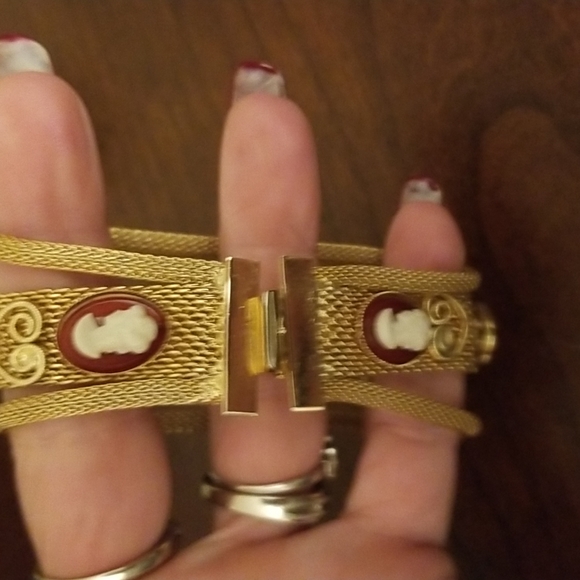 Golden vintage Cameo bracelet - Picture 8 of 9